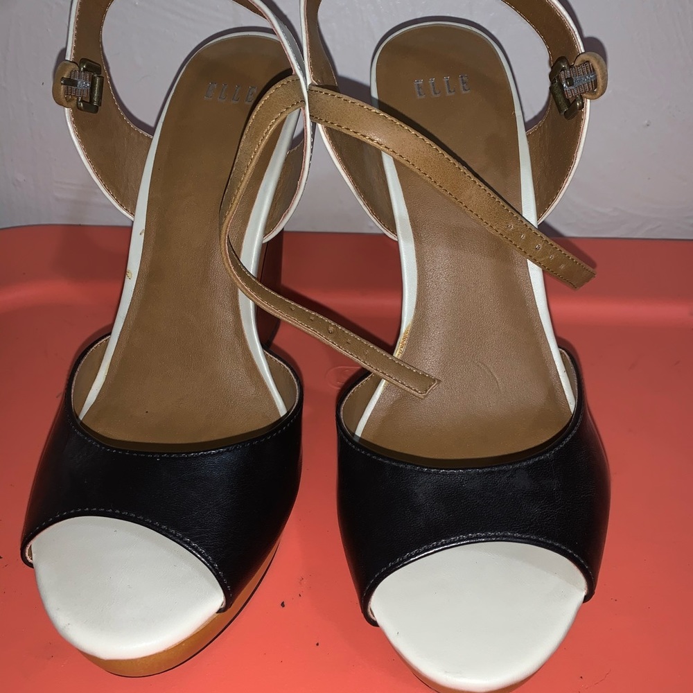 Cute 8 1/2 Elle wedges
